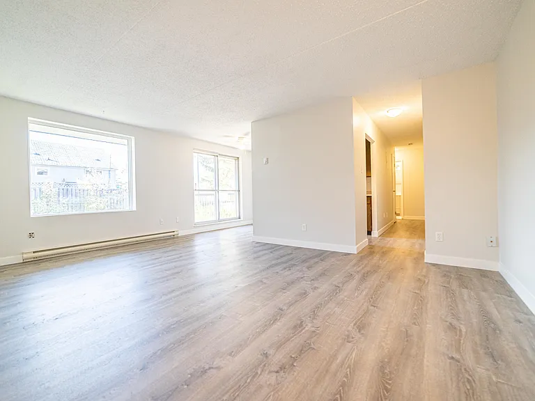 306 Balsam St — Photo 2