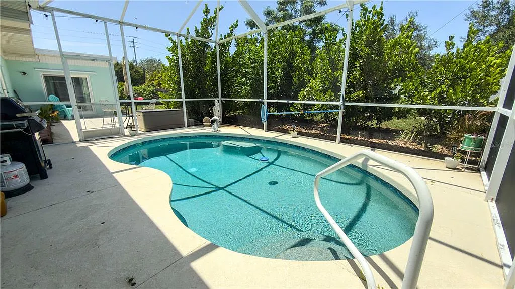 3 bed, 3.0 bath, 1703 sqft, $6,000 — Photo 2