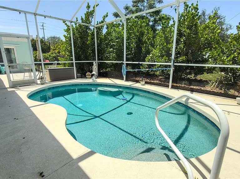 2215 Alvarado Ln — Photo 2