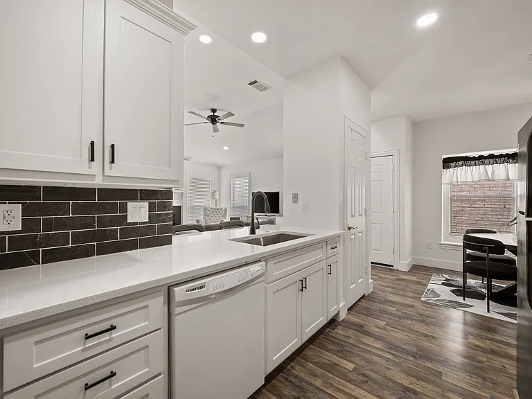 1919 Maplewood Trl — Photo 17