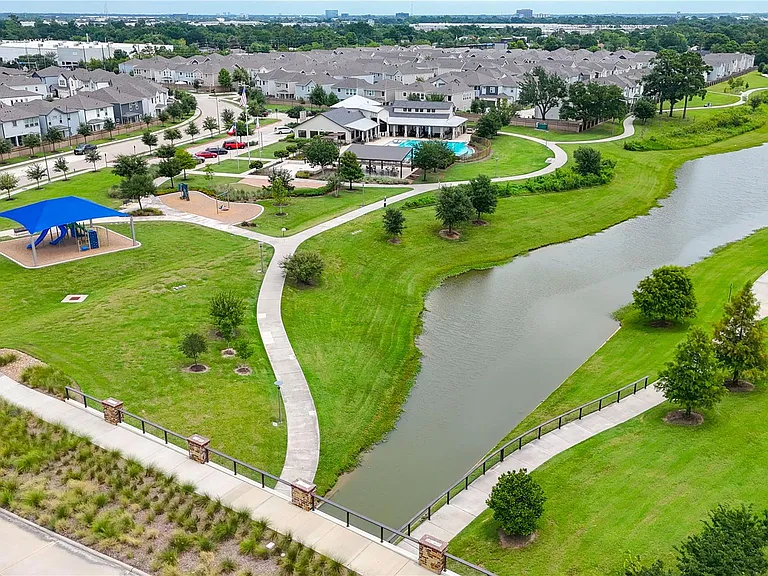 9822 Heritage Run Ln — Photo 46