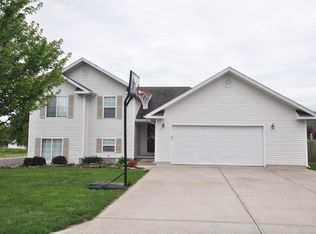 101 Prairie Ln, Monett, MO 65708