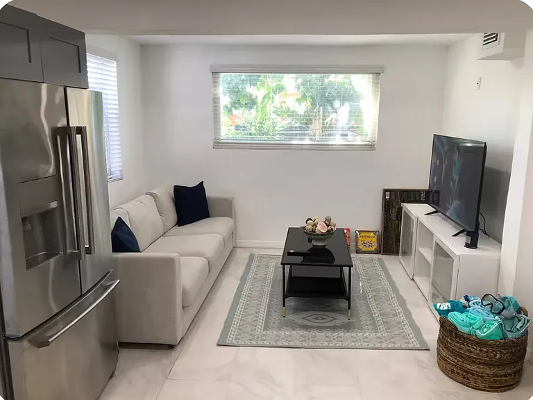 218 SW 13th St — Photo 12