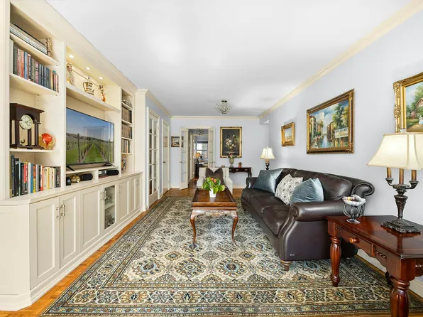 525 East 82nd Street 5C image 3 of 11