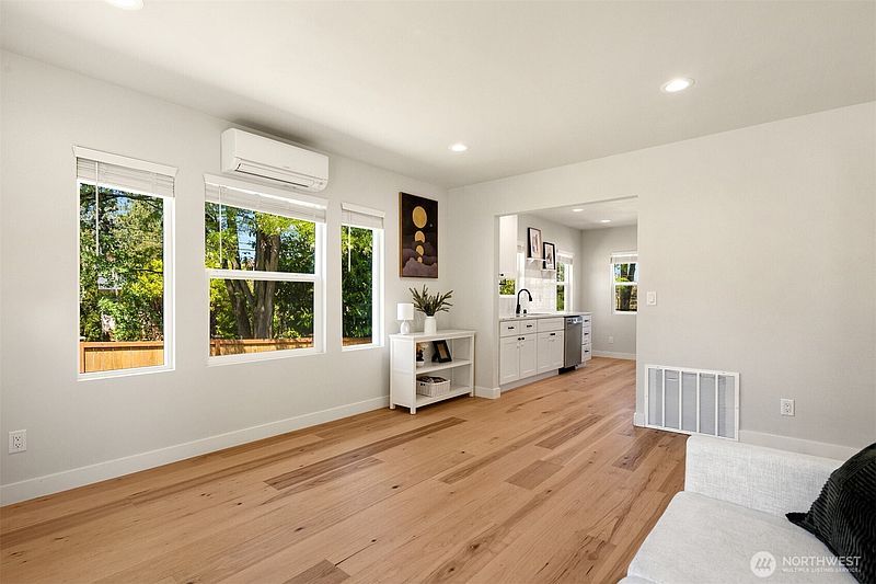 5th image of 11558 Fremont Avenue