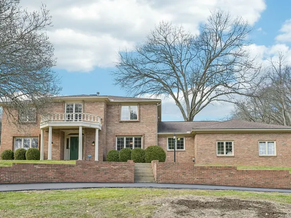 651 Carriage Ct, Newark, OH 43055
