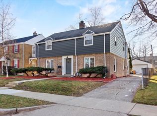 9121 W Hawthorne Ave, Milwaukee, WI 53226