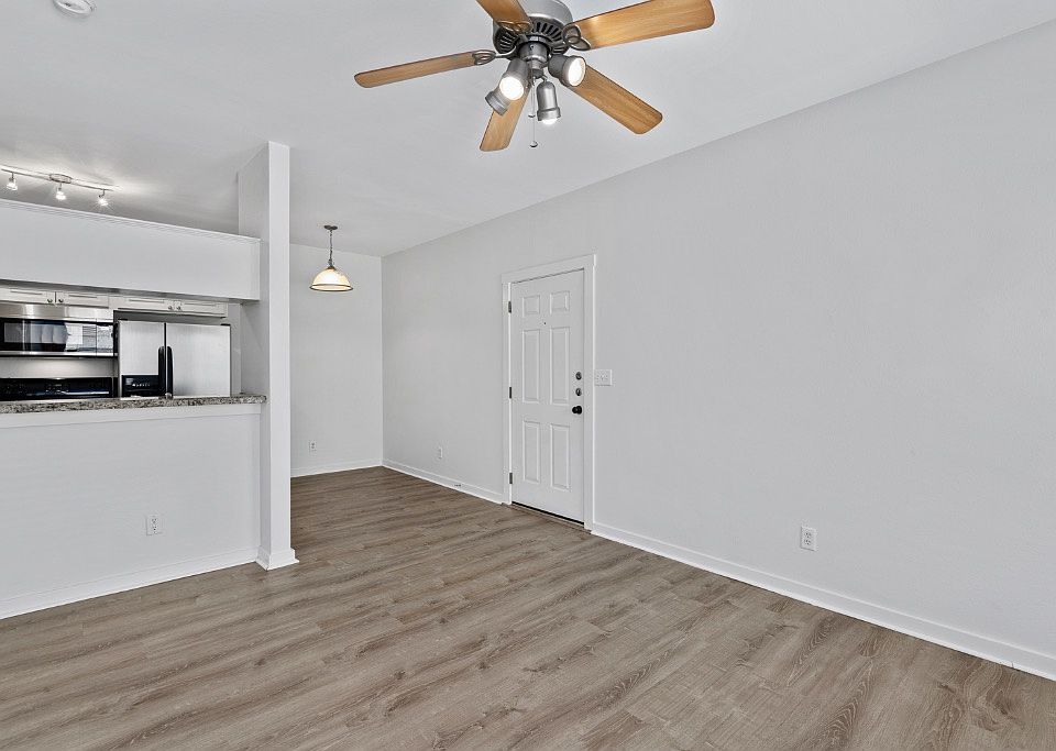 1st image of 2106 Cullen Ave APT 211