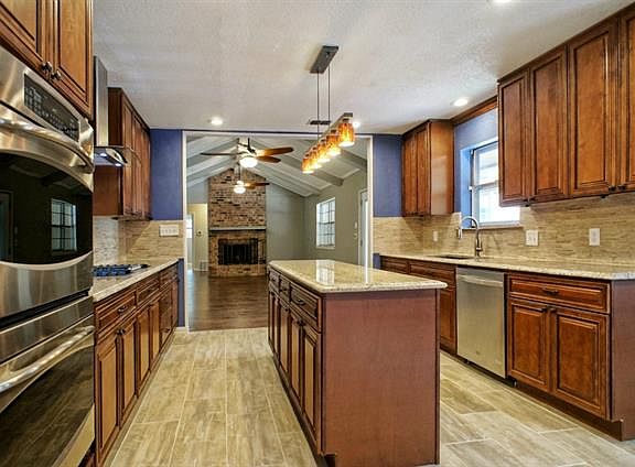 4th image of 900 Circle Ln