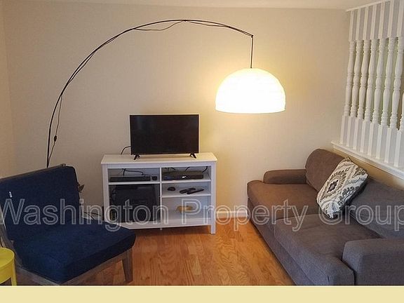 3rd image of 736 Quince Orchard Blvd