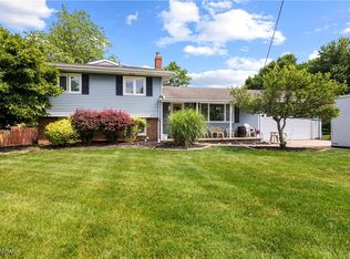 18438 Meadow Ln, Strongsville, OH