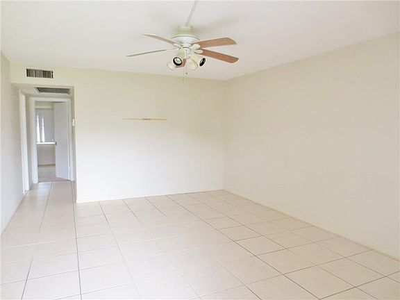 2nd image of 276 Farnham L #276