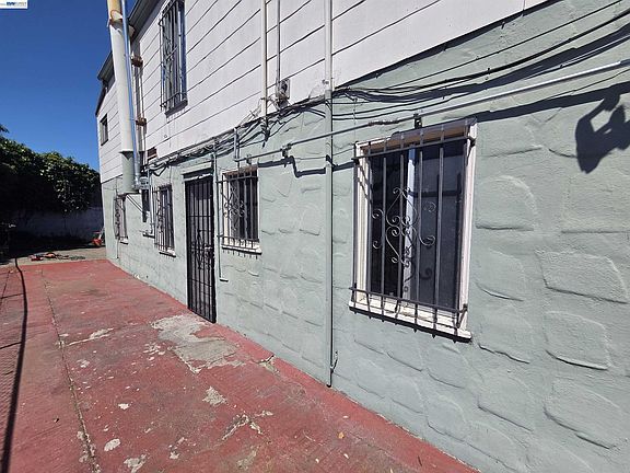 3rd image of 2859 E 9th St