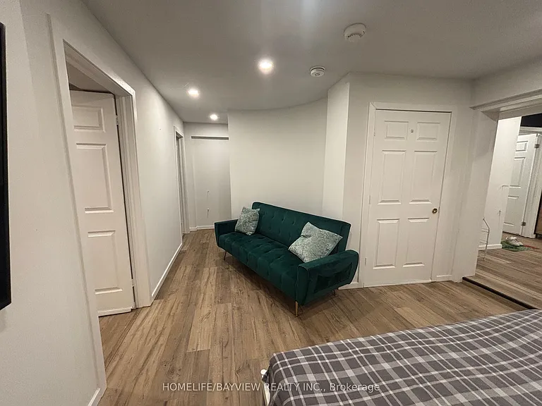 202 Glenada Ct #BASEMENT — Photo 7