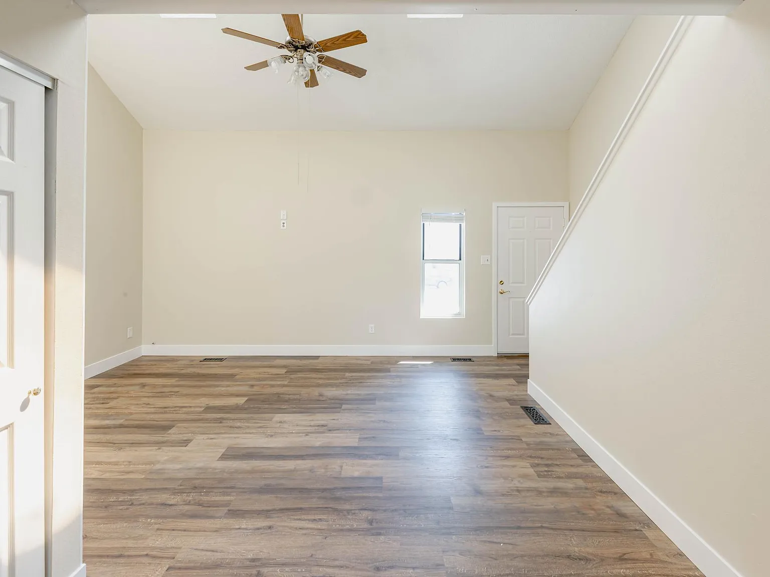 3172 Meadow Trail Dr — Photo 3