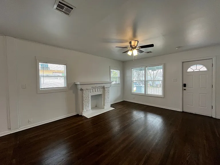 720 N Columbia Ave — Photo 4