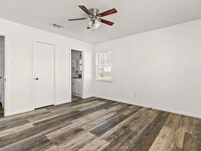 1203 Hughes Ave — Photo 8