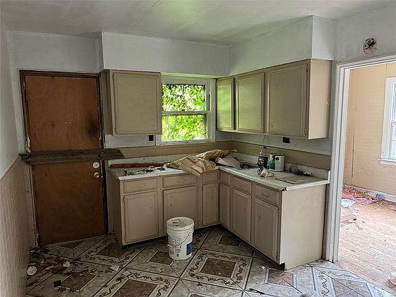 3rd image of 2617 Avie Dr