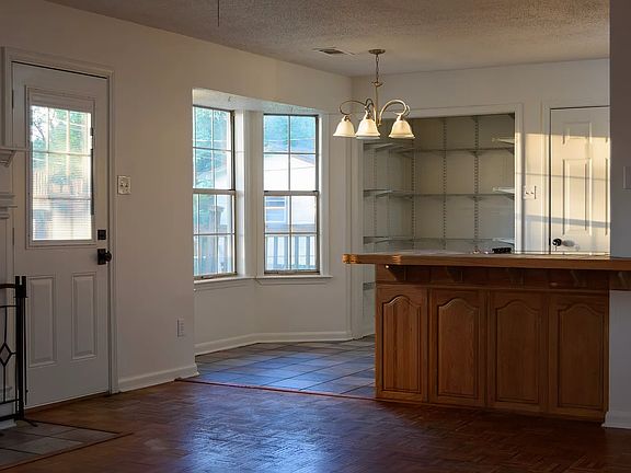 3rd image of 108 Mayfair Cv