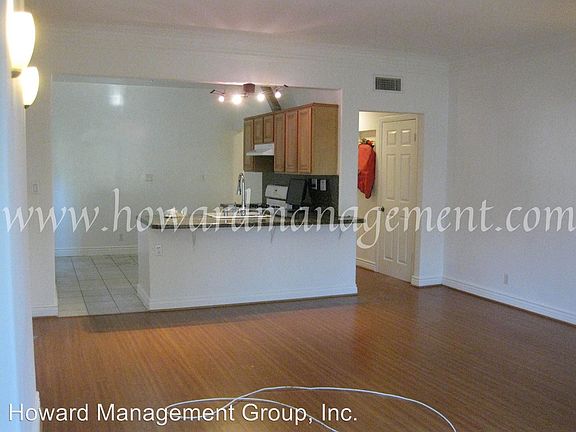 3rd image of 251 N Kenmore Ave APT 1