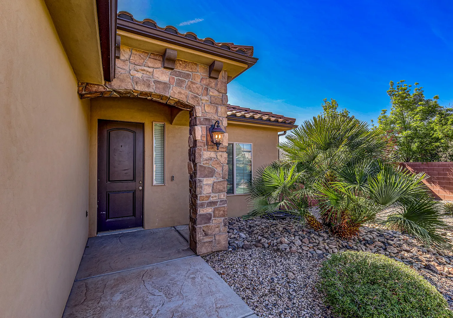 4 bed, 2.5 bath, 2545 sqft, $3,250 — Photo 2