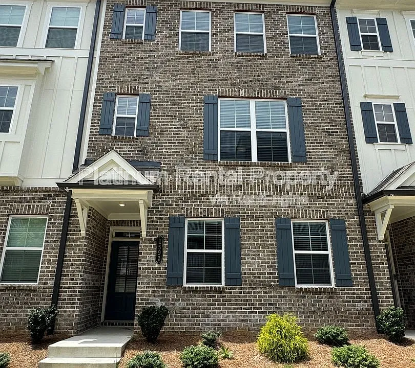 1592 Gin Blossom Cir