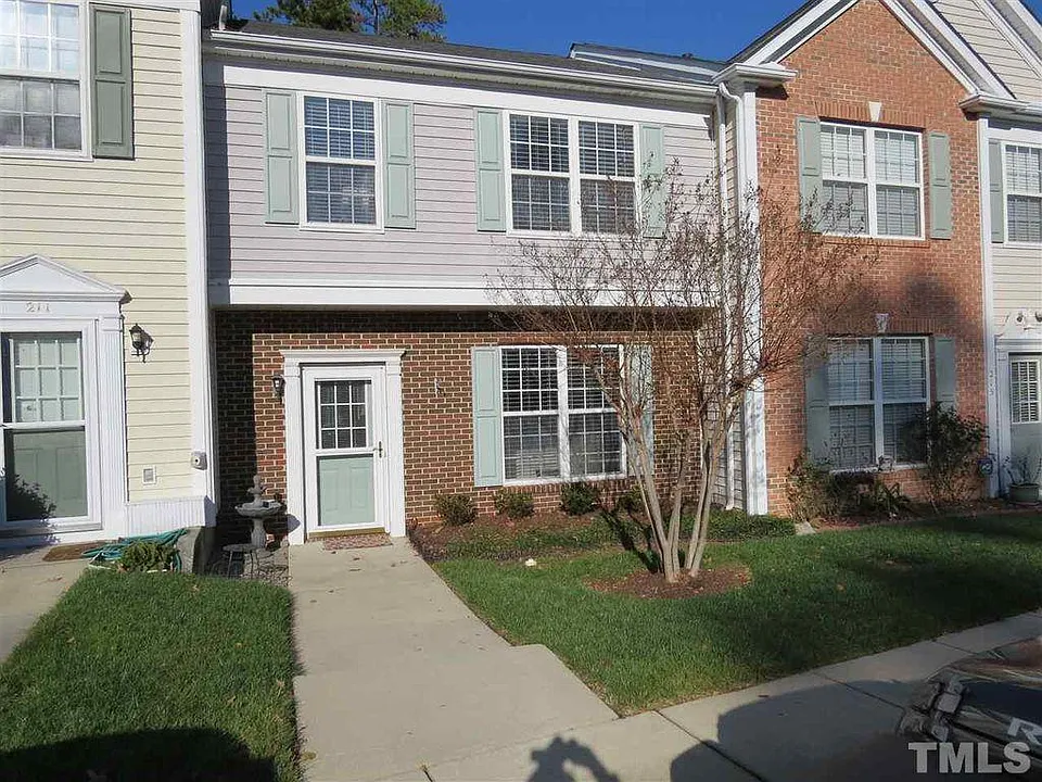 213 Canyon Lake Cir