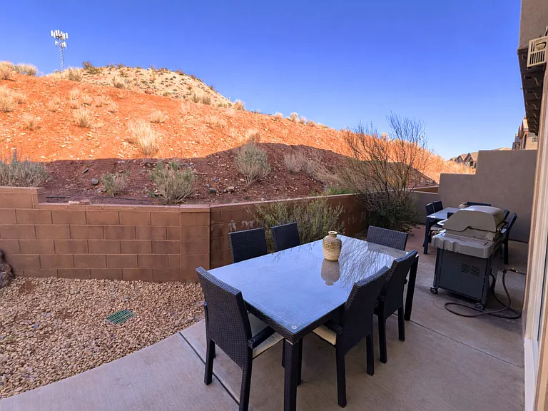 N Coral Ridge Dr — Photo 12