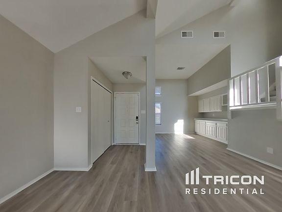 4th image of 2216 Gladstone Dr