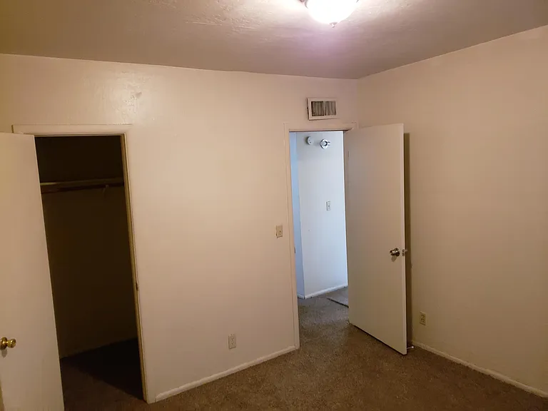 1142 N March Cir #A — Photo 5