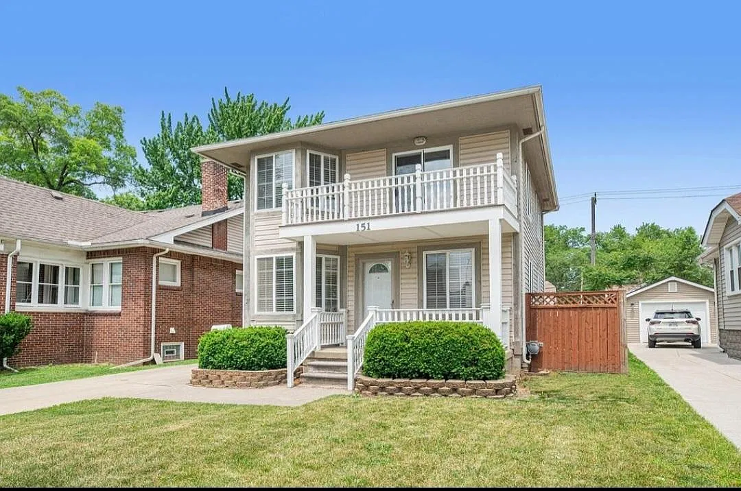 3 bed, 1366 sqft, $2,600 — Photo 2