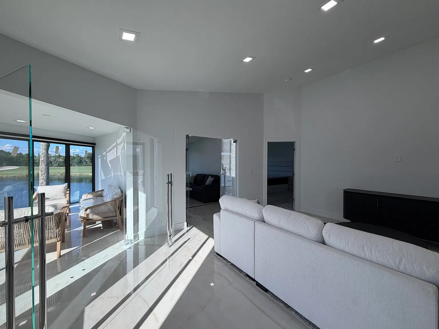 2 bed, 2.0 bath, 1728 sqft, $8,695 — Photo 4