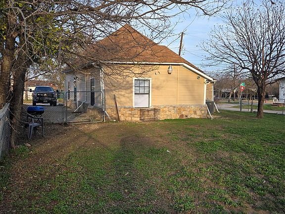 4th image of 811 Vincent St