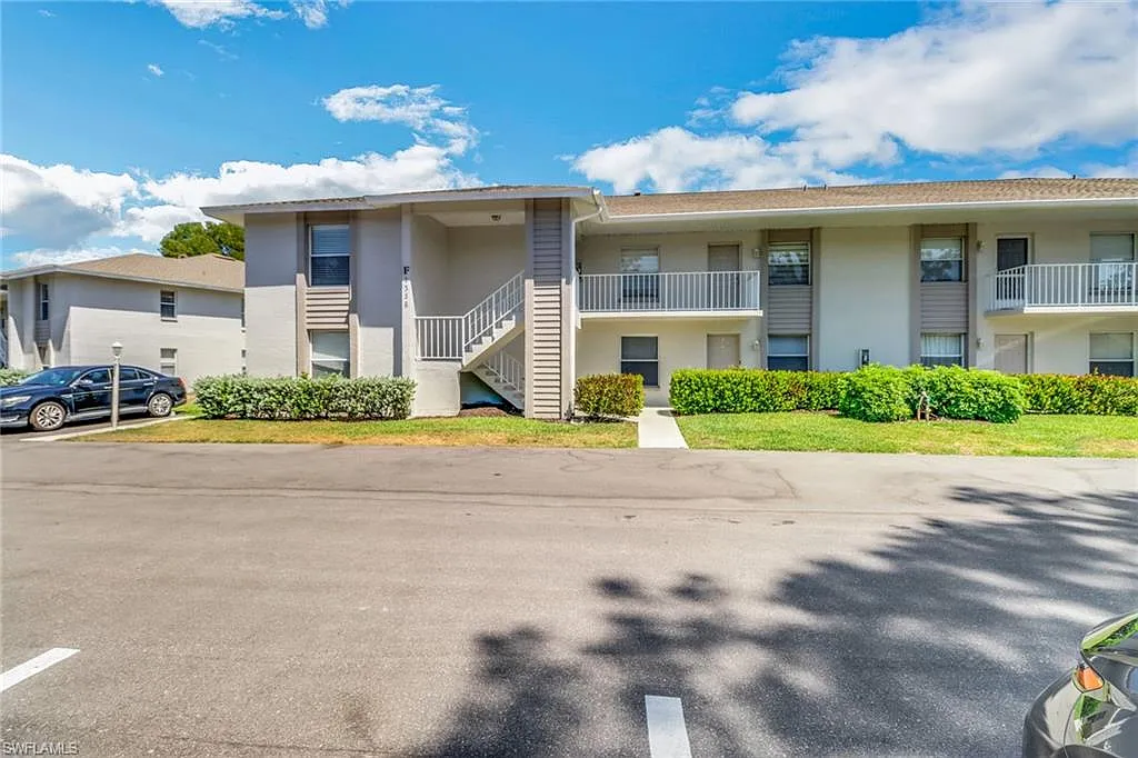 3 bed, 2.0 bath, 1350 sqft, $2,300 — Photo 2