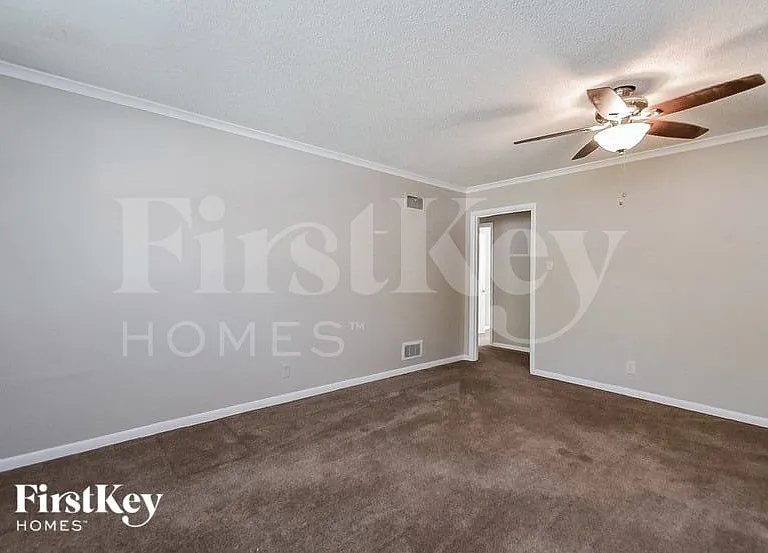 1465 Wheaton St — Photo 7