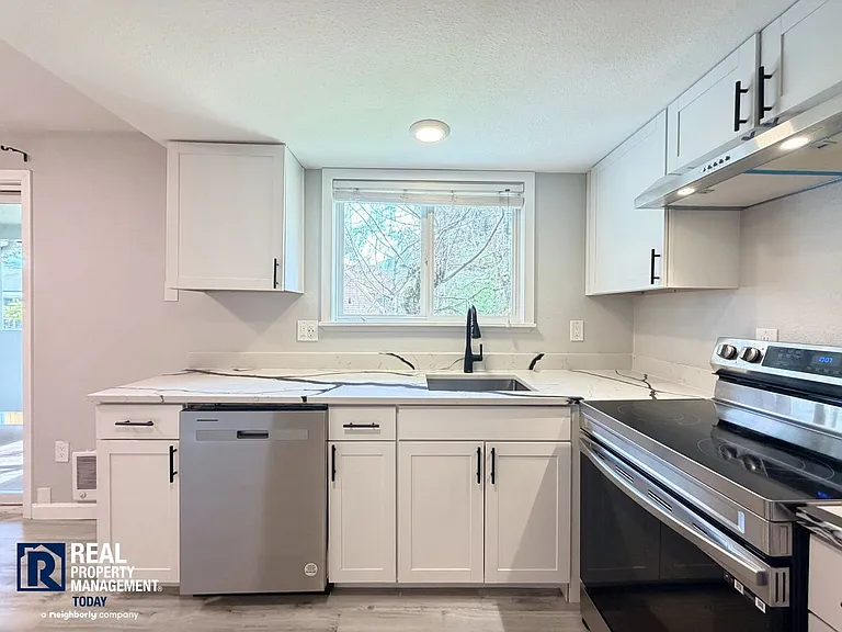 6451 S Stevens St Tacoma — Photo 9