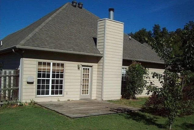 333 Bedford Cir — Photo 10
