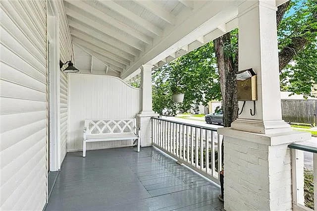 933 Hillary St — Photo 3