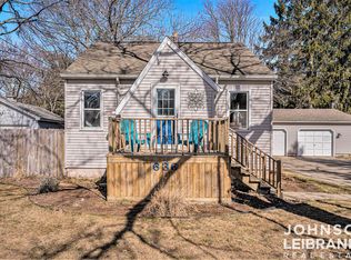 636 Porter Rd, Norton Shores, MI 49441
