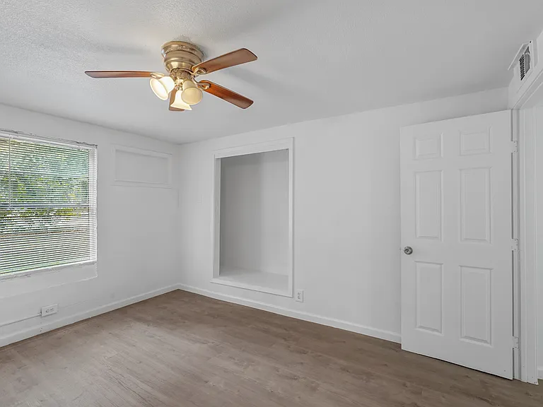 120 E Monterey St #120 — Photo 8