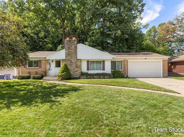 1127 Maplegrove Dr NW, Grand Rapids, MI 49504