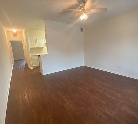 5th image of 500 Vicki Dr APT 15