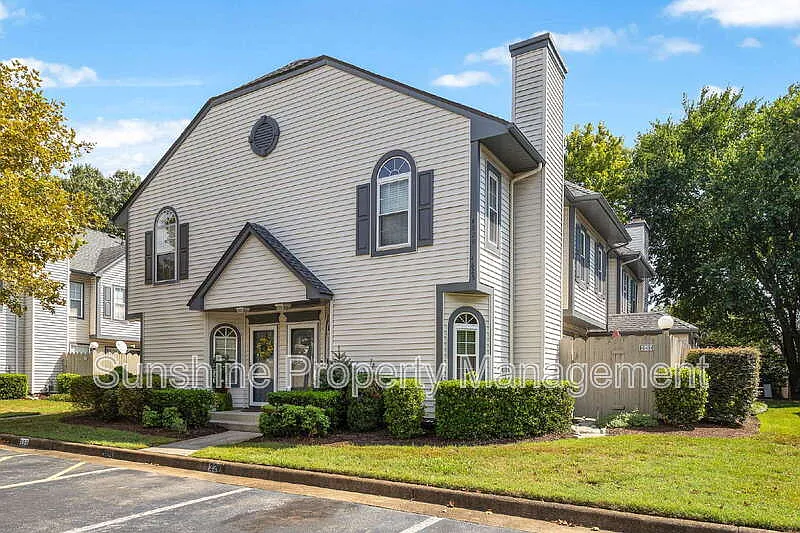 2 bed, 2.5 bath, 1300 sqft, $2,000 — Photo 1
