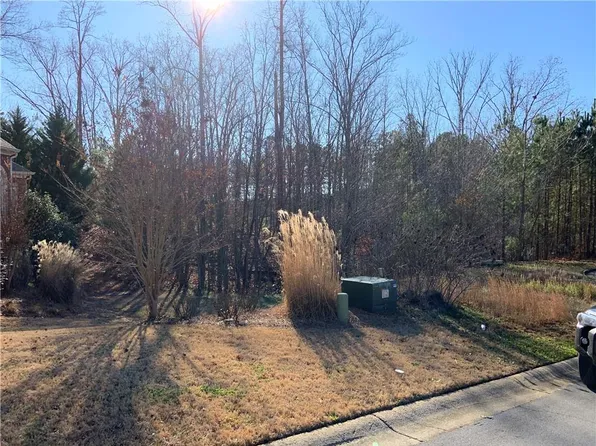 57 Lake Overlook Dr, White, GA 30184
