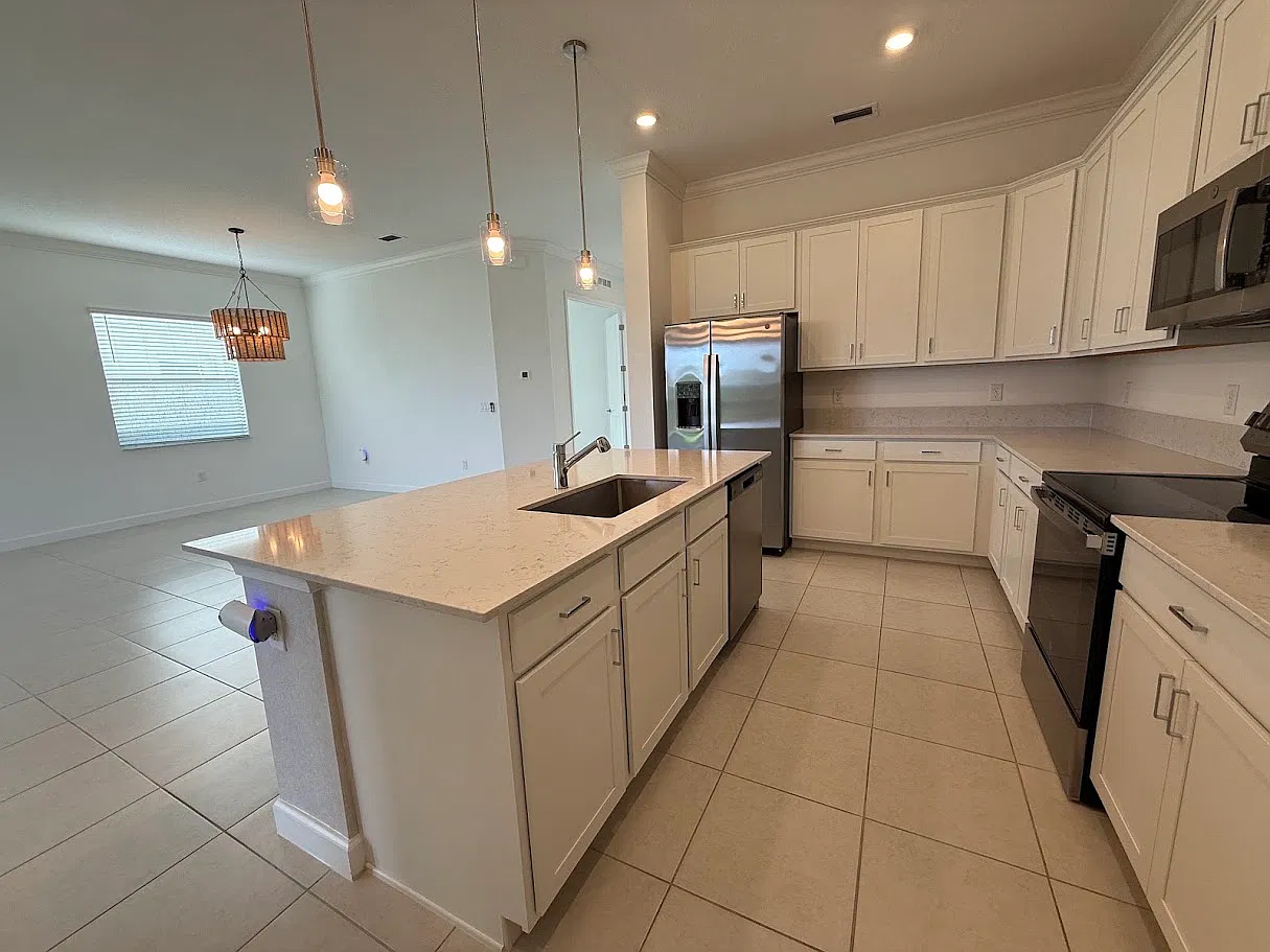 1217 Southeast Crosswood Way - 1 — Photo 4