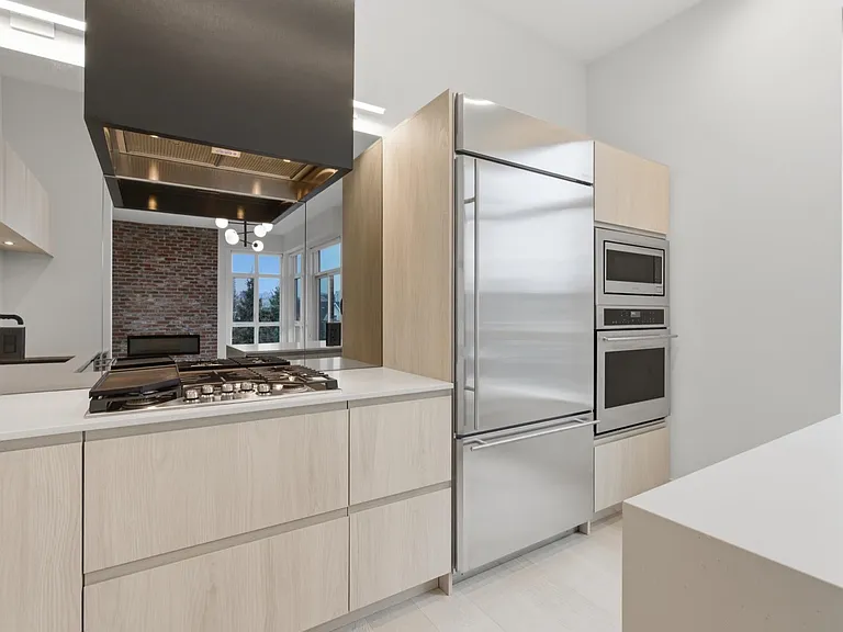 300 Salter St #205 — Photo 4