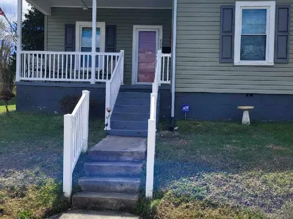 206 Summit Dr, South Boston, VA 24592