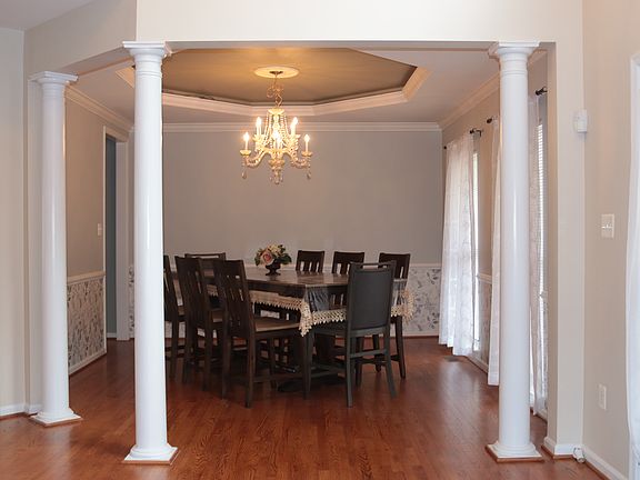 5th image of 11125 Suffolk Dr