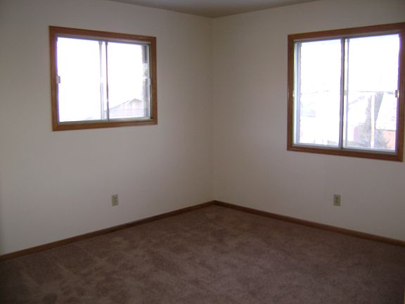4th image of 323 Cottonwood Ave APT 5