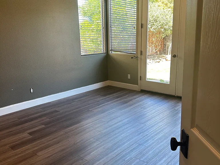 890 Victory Dr — Photo 6